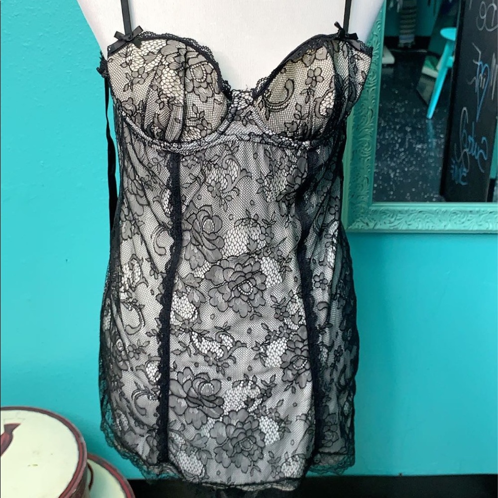 Lingerie - Picture 2 of 5